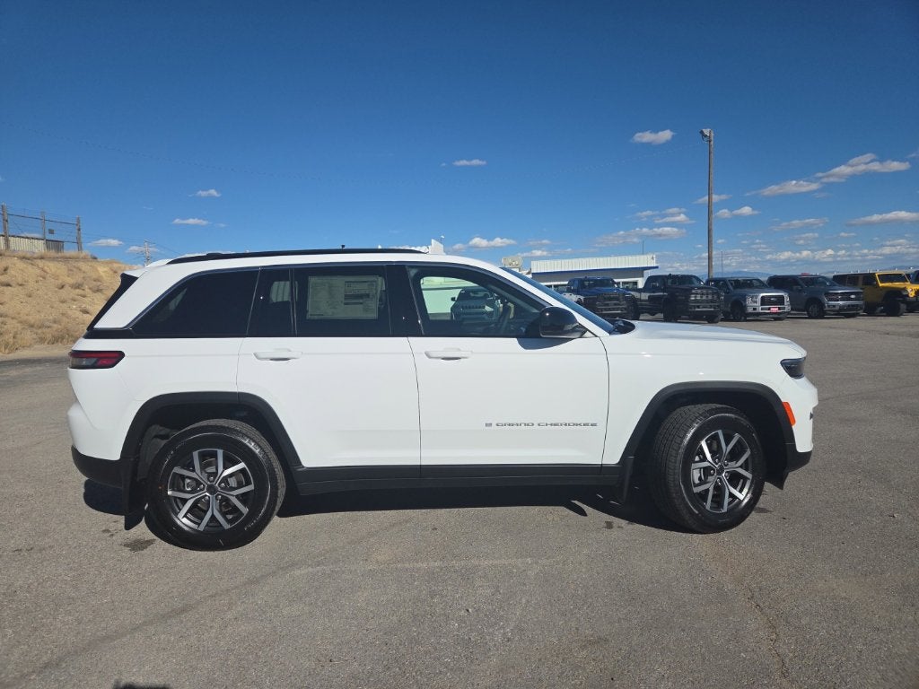 2027 Jeep Grand Cherokee Laredo X