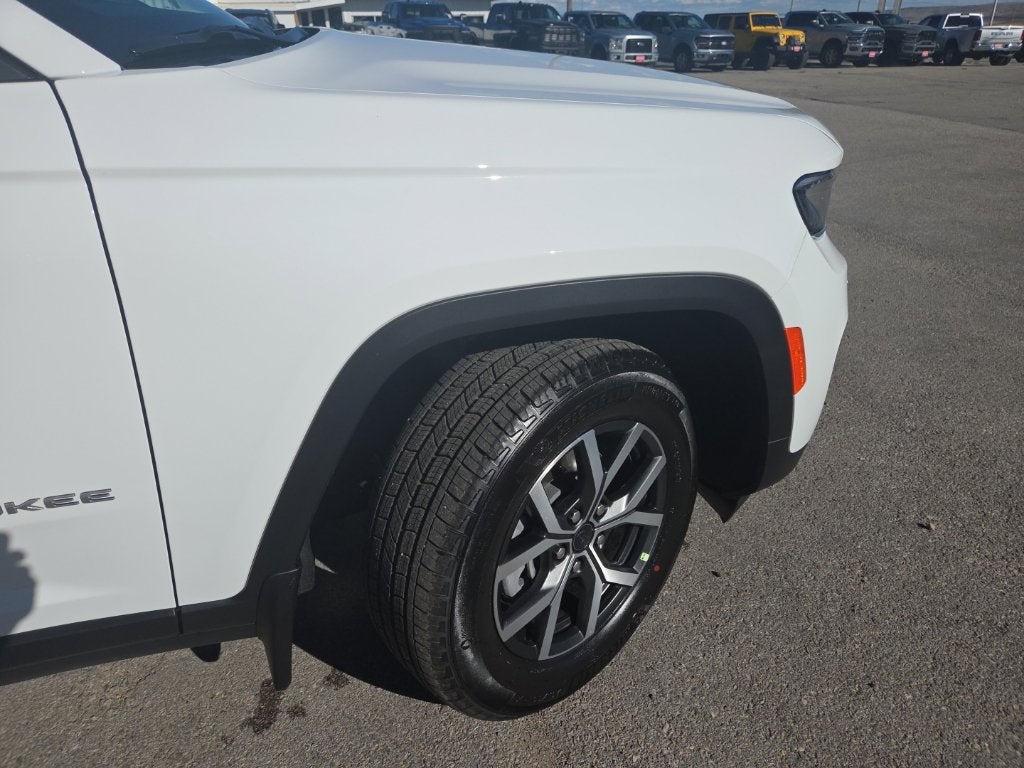 2027 Jeep Grand Cherokee Laredo X