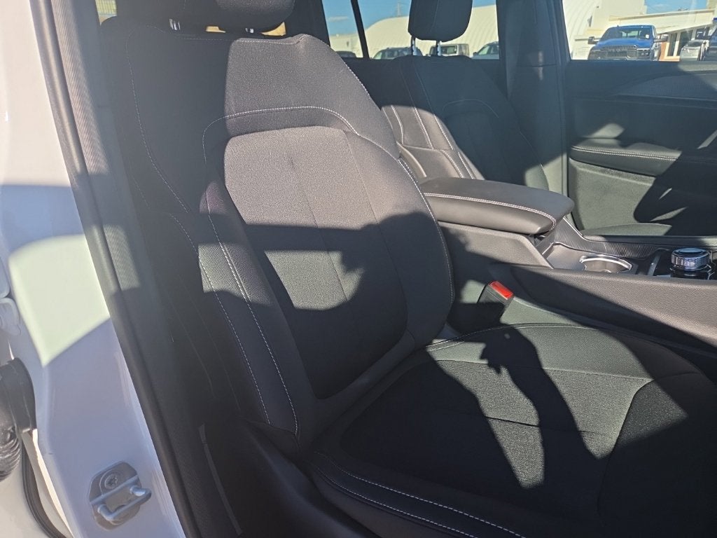 2027 Jeep Grand Cherokee Laredo X