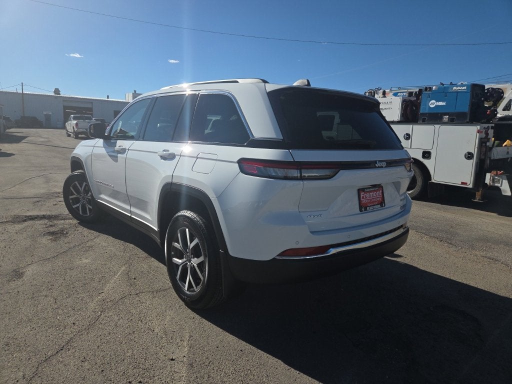 2027 Jeep Grand Cherokee Laredo X