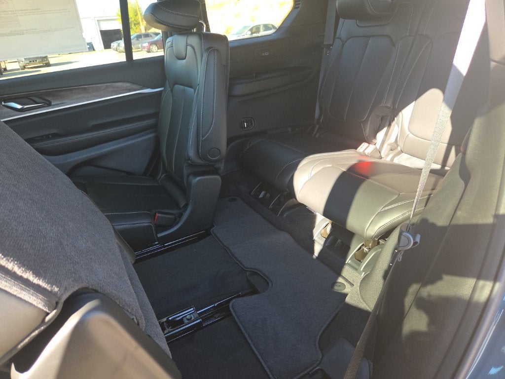 2027 Jeep Grand Cherokee L Limited
