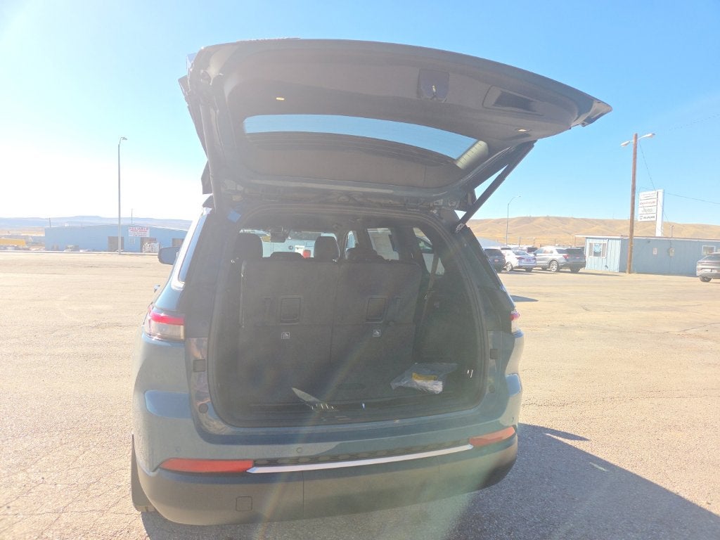 2027 Jeep Grand Cherokee L Limited
