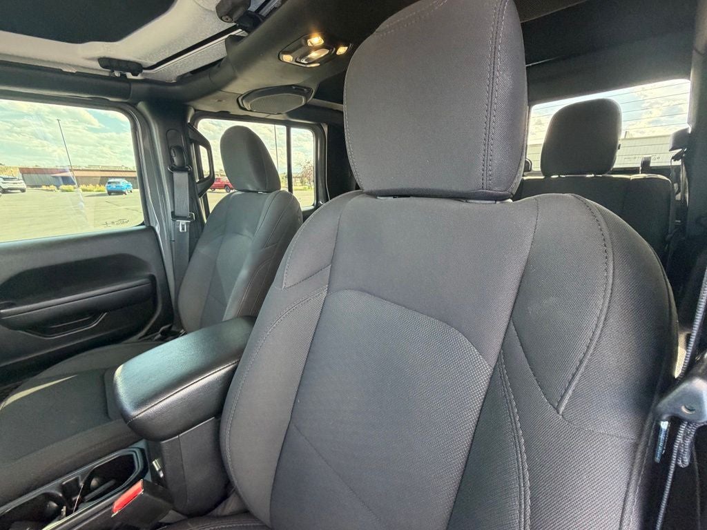 2022 Jeep Gladiator Sport