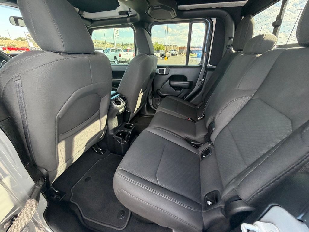 2022 Jeep Gladiator Sport