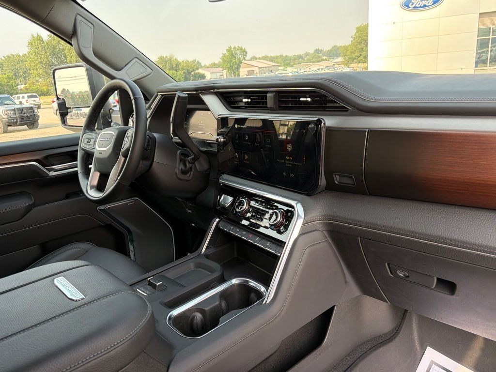 2025 GMC Sierra 2500HD Denali