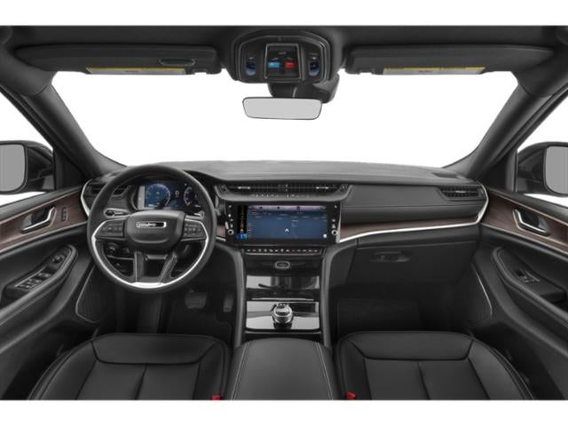 2027 Jeep Grand Cherokee Laredo
